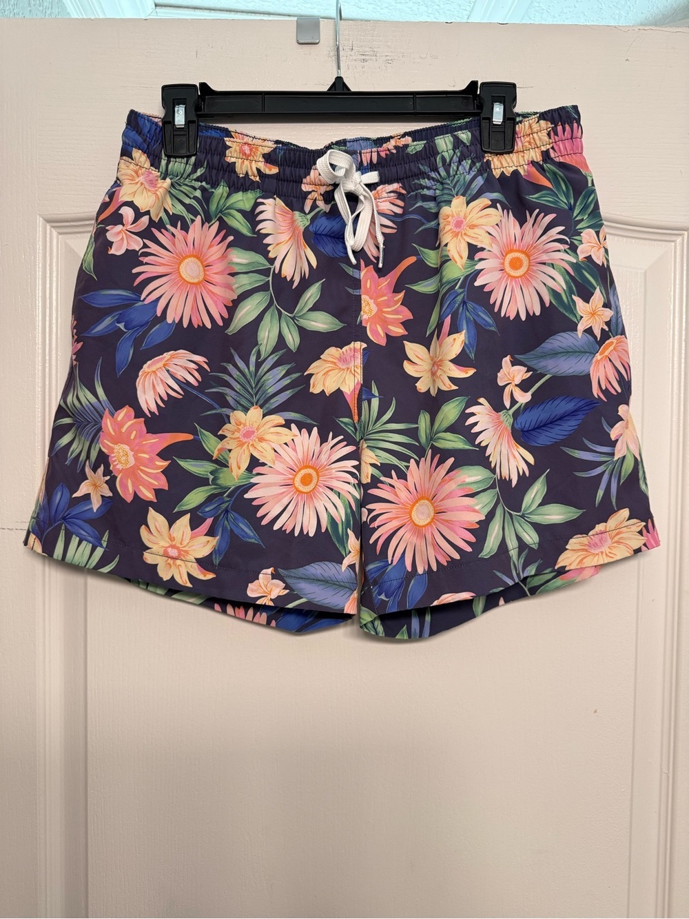 chubbies Navy Floral Athletic Shorts with Pink & Peach Blooms